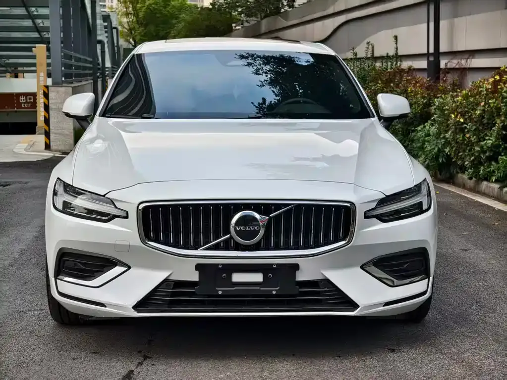Volvo S60 2024 из CN, фото 3