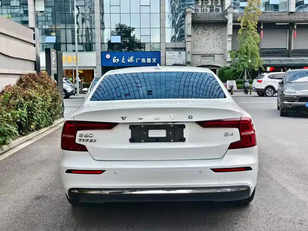 Volvo S60 2024 из CN, фото 5