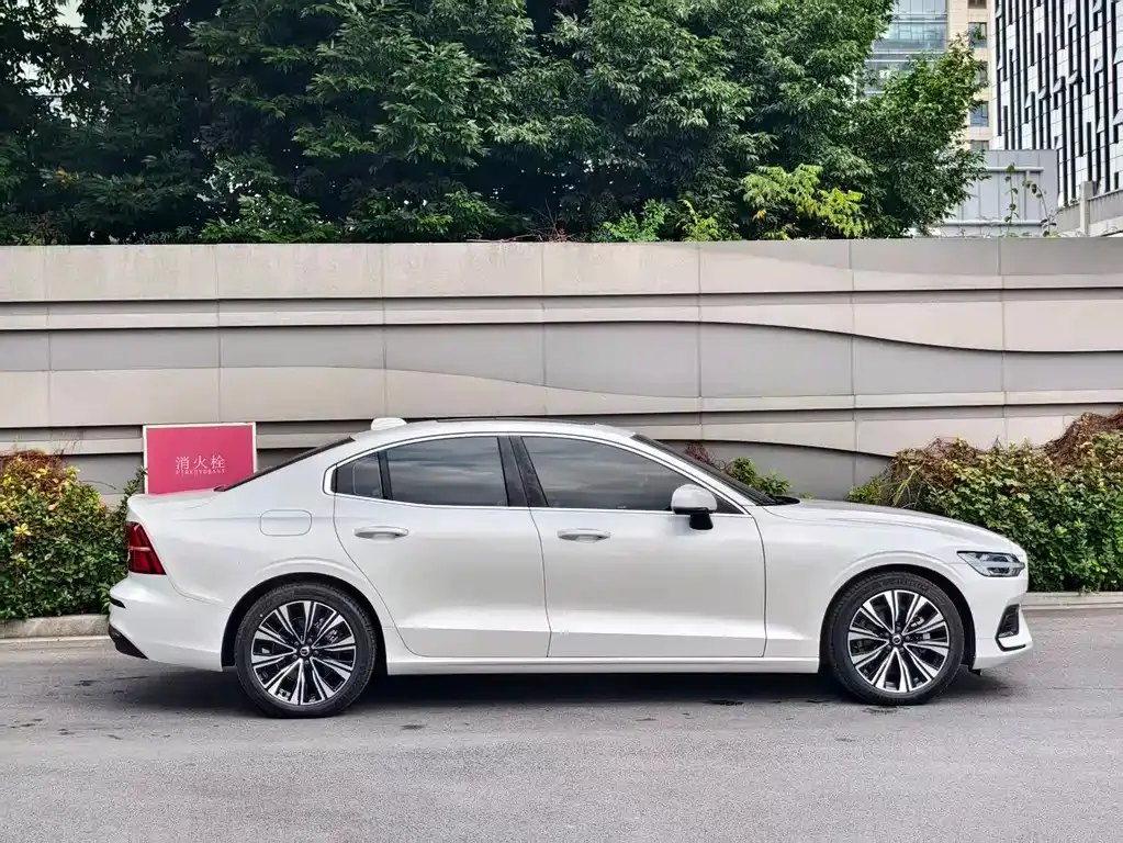 Volvo S60 2024 из CN, фото 7