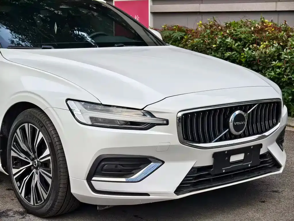 Volvo S60 2024 из CN, фото 8