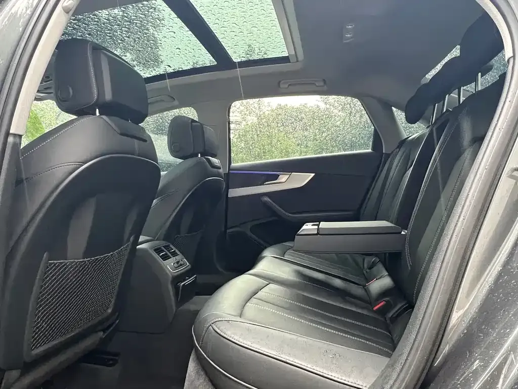 Audi A4L 2023 из CN, фото 4