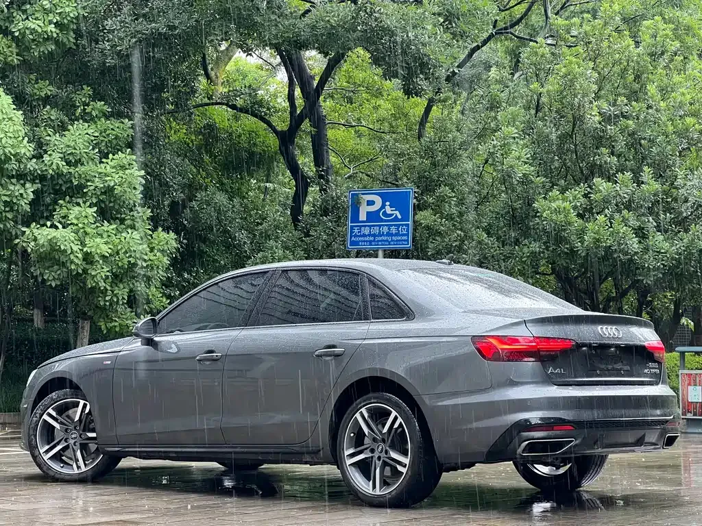Audi A4L 2023 из CN, фото 9