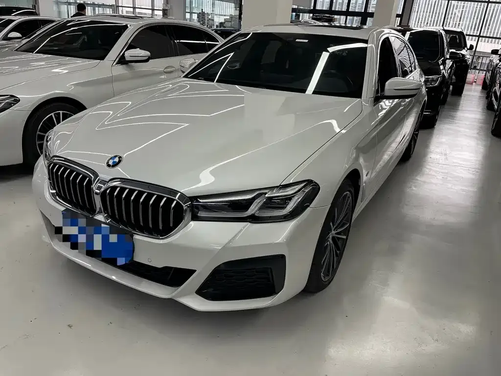 BMW 5 Series — фото 1