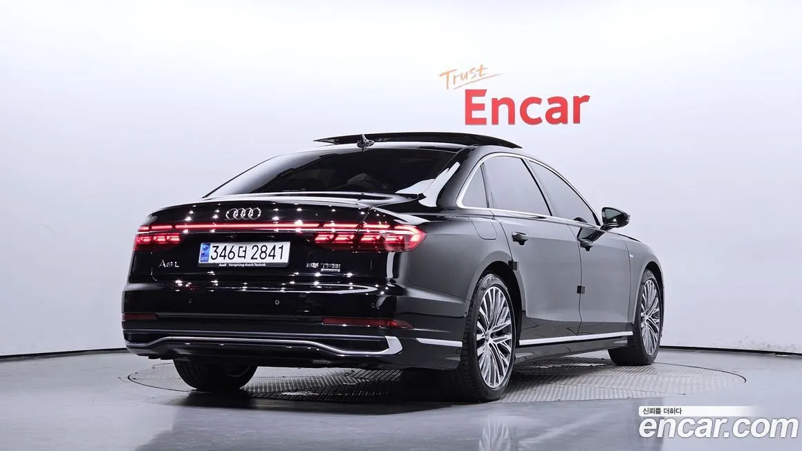 Audi A8 — фото 2