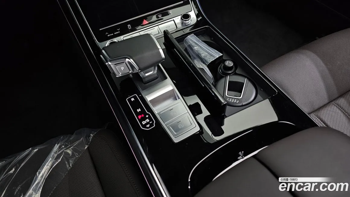 Audi A8 — фото 9
