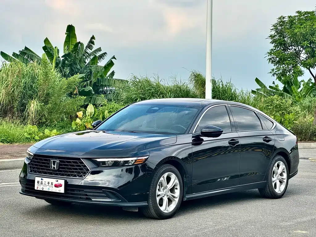 Honda Accord — фото 1