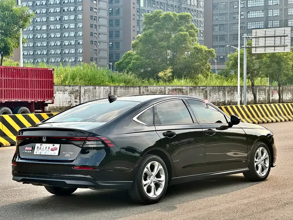 Honda Accord — фото 9