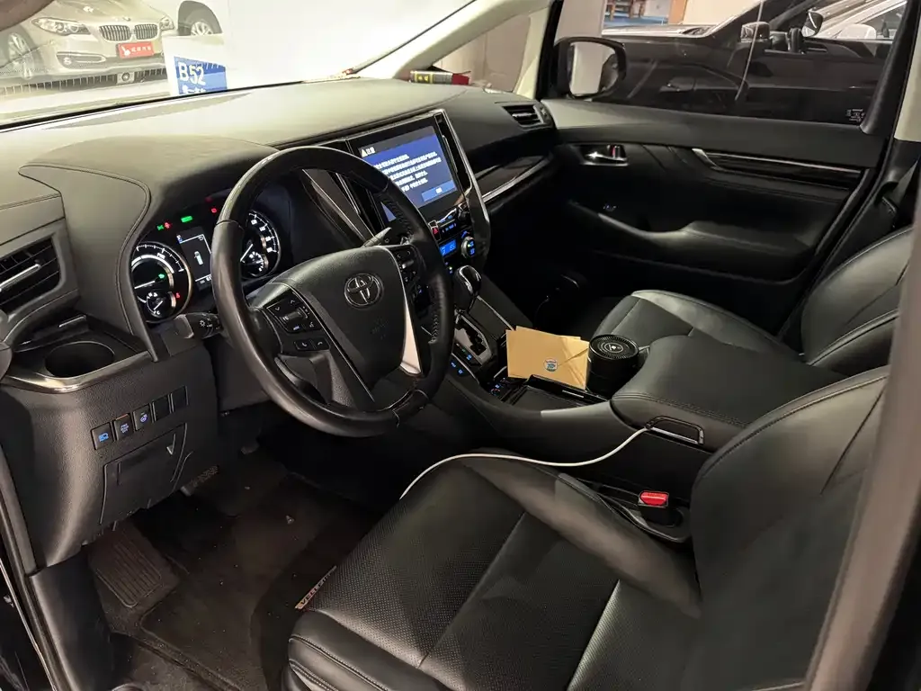 Toyota Vellfire 2023 из CN, фото 4