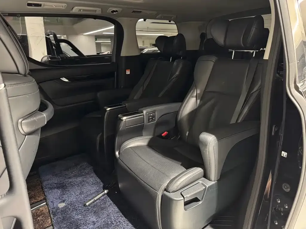 Toyota Vellfire 2023 из CN, фото 6