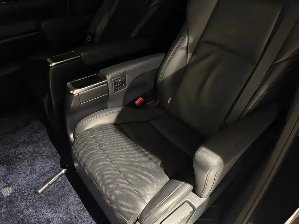 Toyota Vellfire 2023 из CN, фото 7