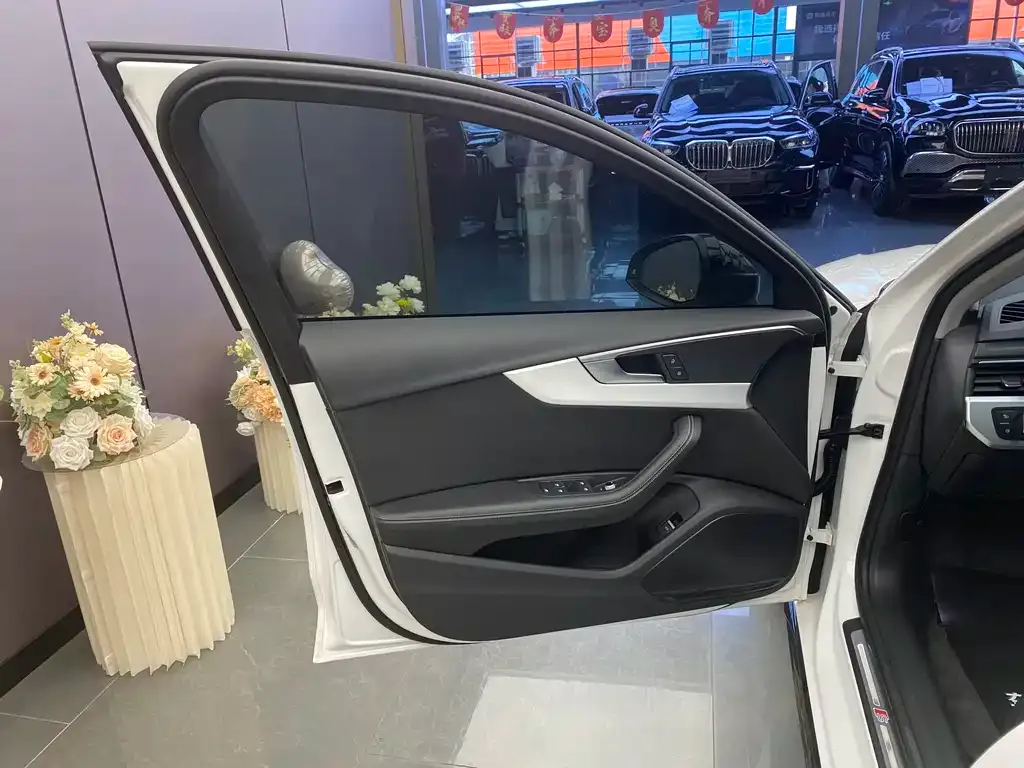 Audi A4L 2023 из CN, фото 4