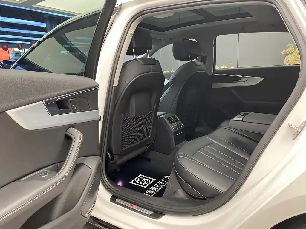 Audi A4L 2023 из CN, фото 6