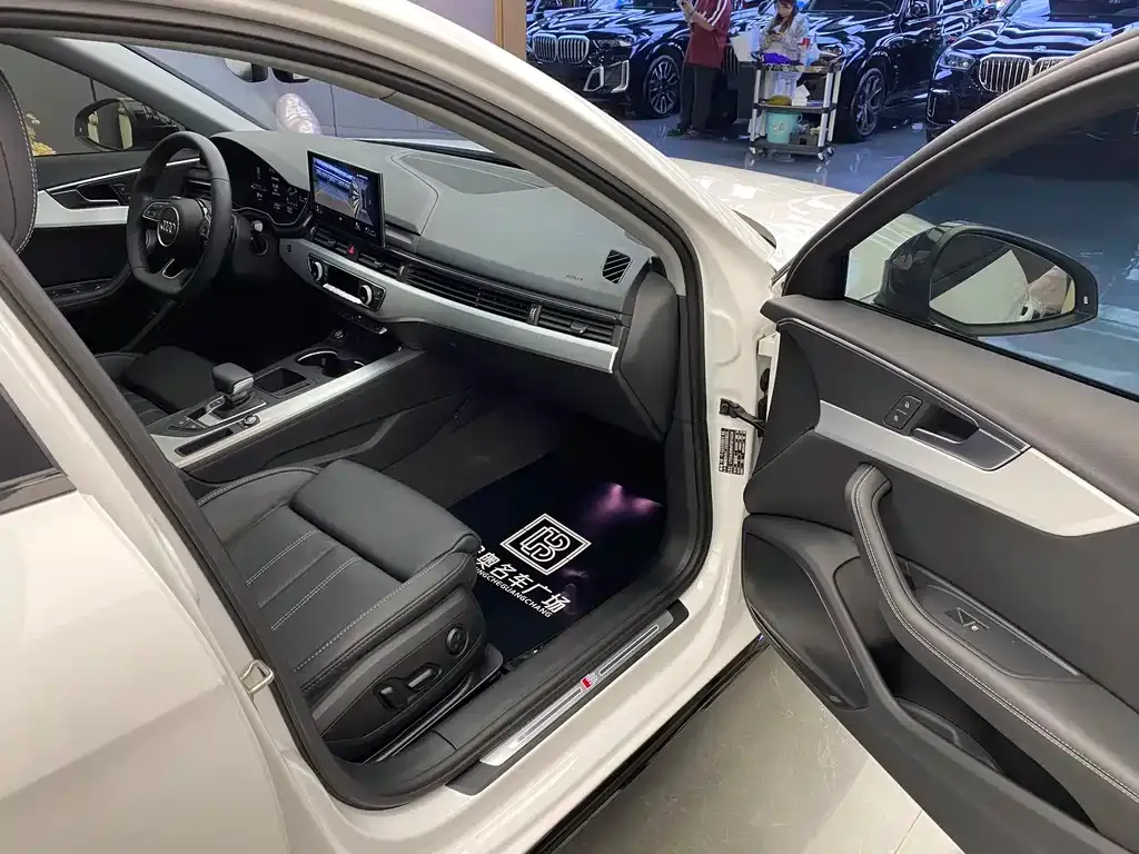 Audi A4L 2023 из CN, фото 7
