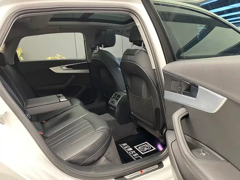 Audi A4L 2023 из CN, фото 8