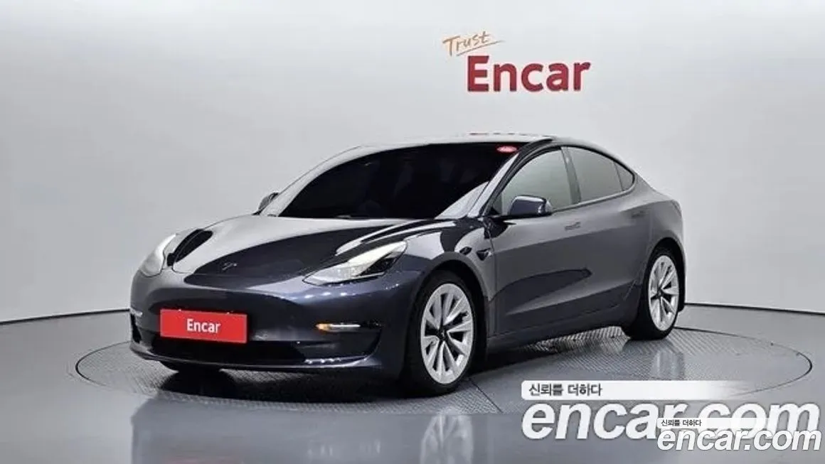 Tesla Model 3 — фото 1