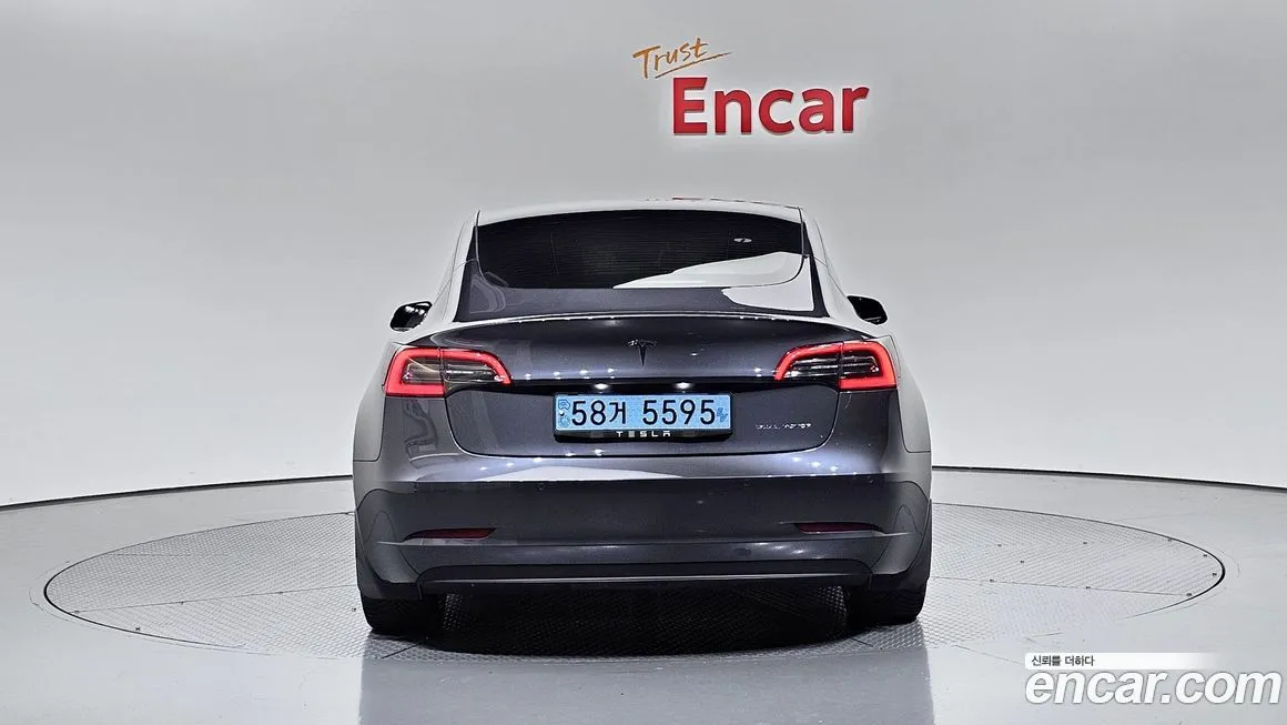 Tesla Model 3 — фото 4
