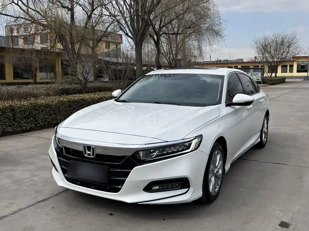 Honda Accord — фото 1