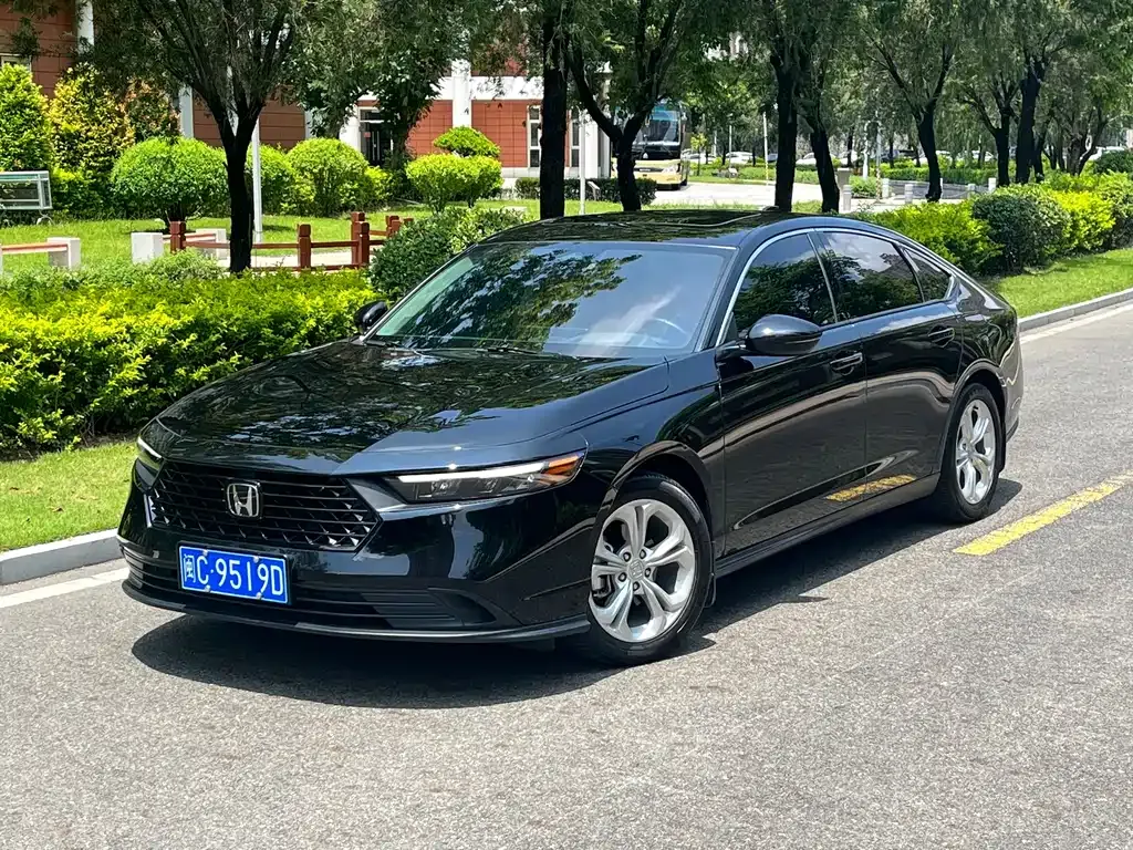 Honda Accord — фото 1