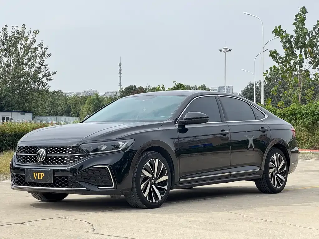 Volkswagen Passat — фото 1