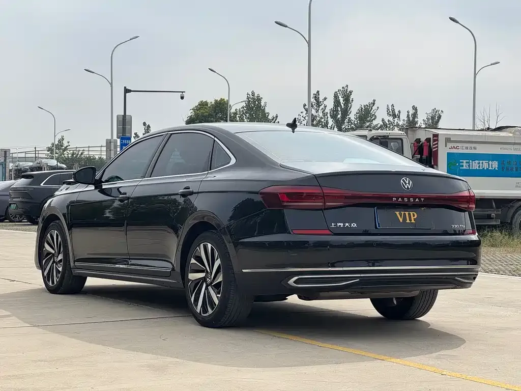 Volkswagen Passat — фото 5