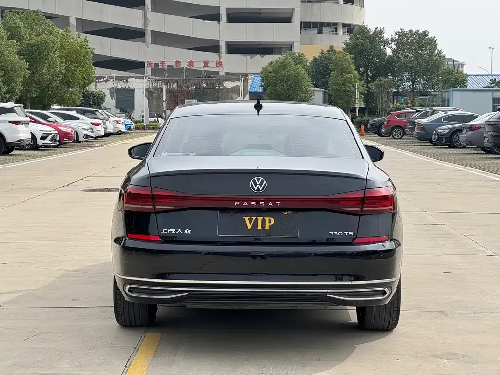 Volkswagen Passat — фото 6