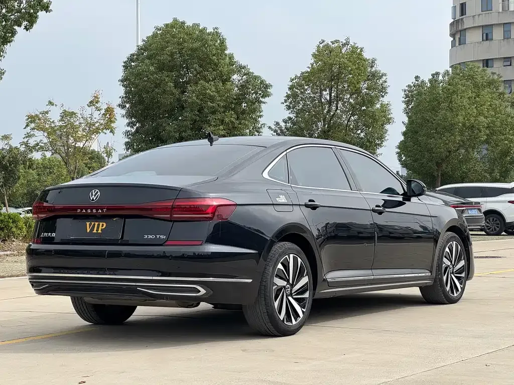 Volkswagen Passat — фото 7