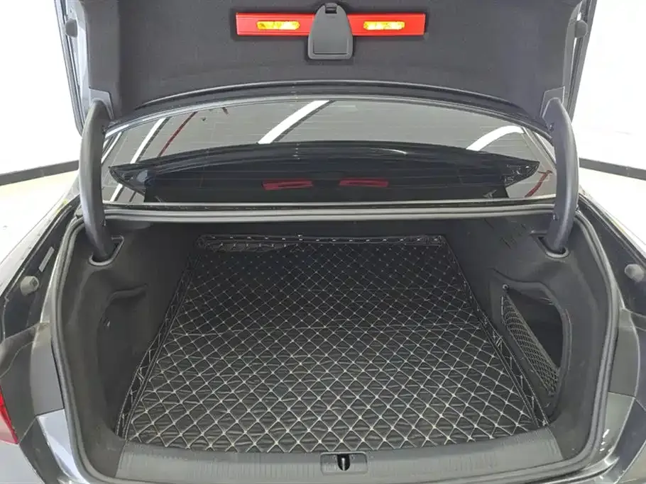 Audi A4L 2021 из CN, фото 4