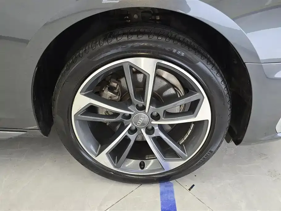 Audi A4L 2021 из CN, фото 6