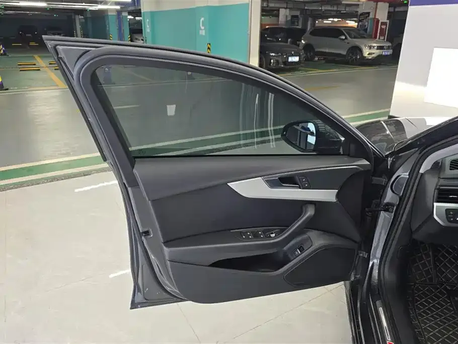 Audi A4L 2021 из CN, фото 7