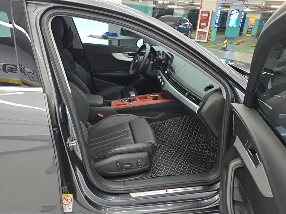 Audi A4L 2021 из CN, фото 8