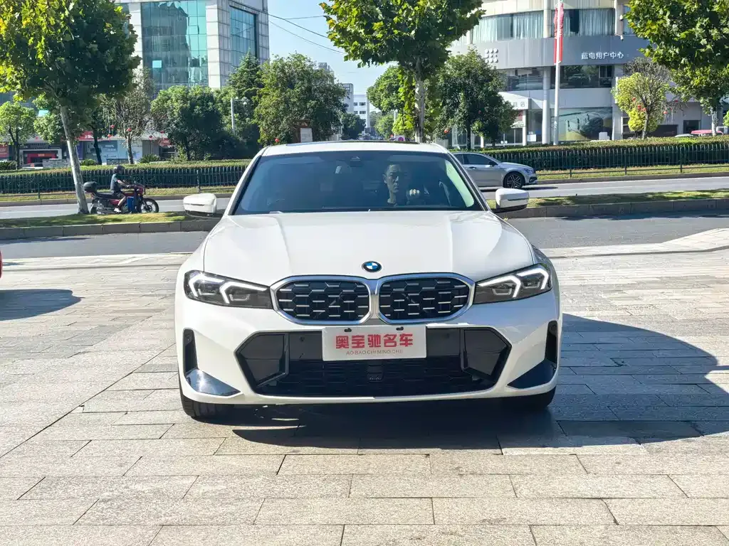 BMW 3 Series 2024 из CN, фото 2