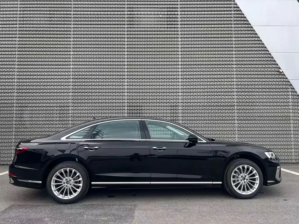 Audi A8 — фото 4
