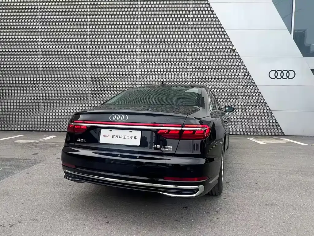 Audi A8 — фото 5