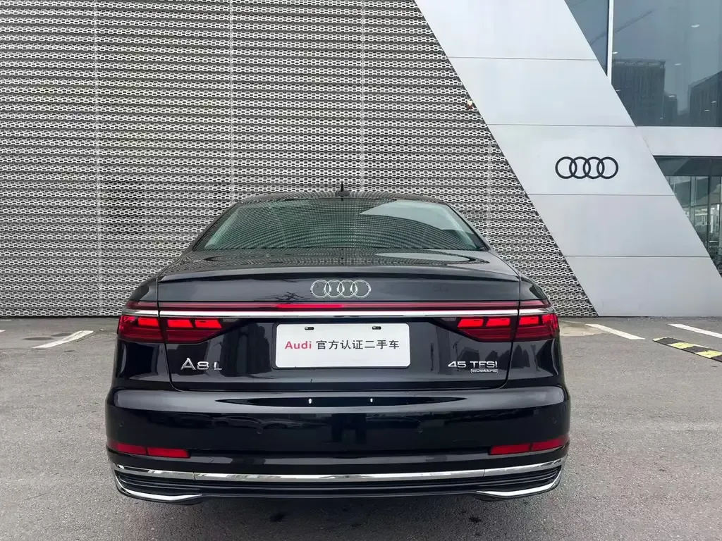Audi A8 — фото 6