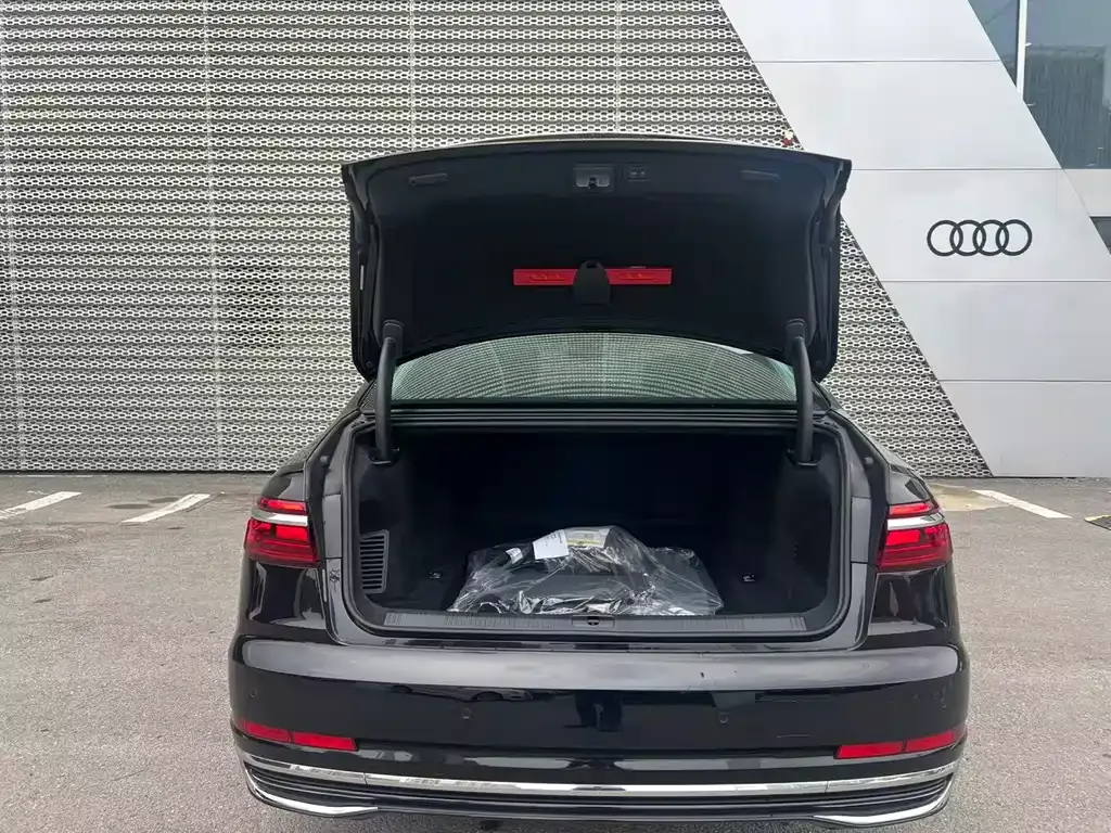 Audi A8 — фото 7