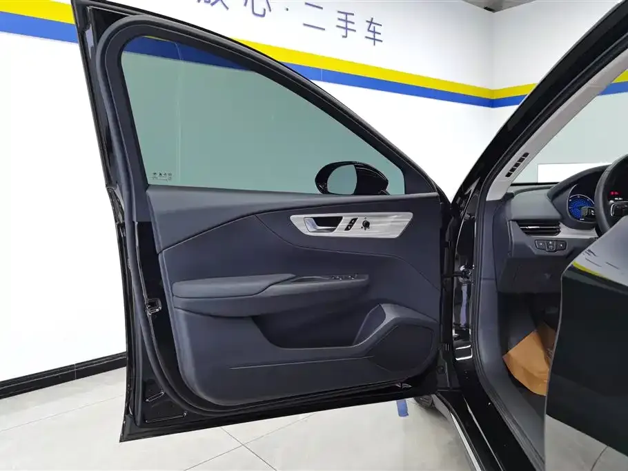 Hongqi E-QM5 2024 из CN, фото 7
