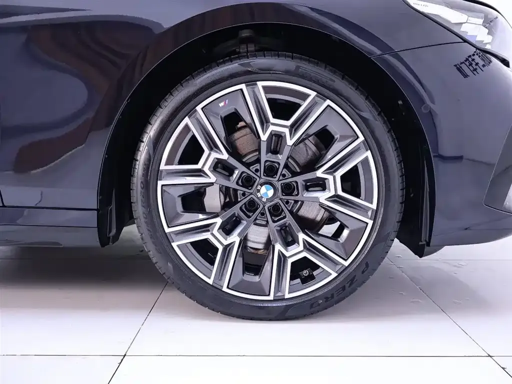 BMW 5 Series 2025 из CN, фото 6
