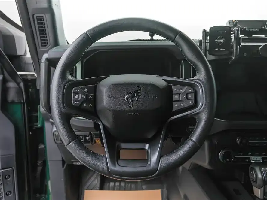 Ford Bronco — фото 10
