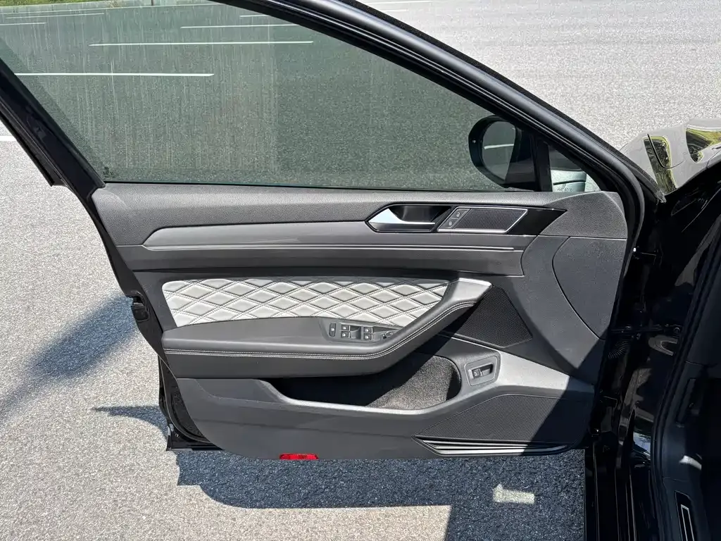 Volkswagen Magotan 2023 из CN, фото 4