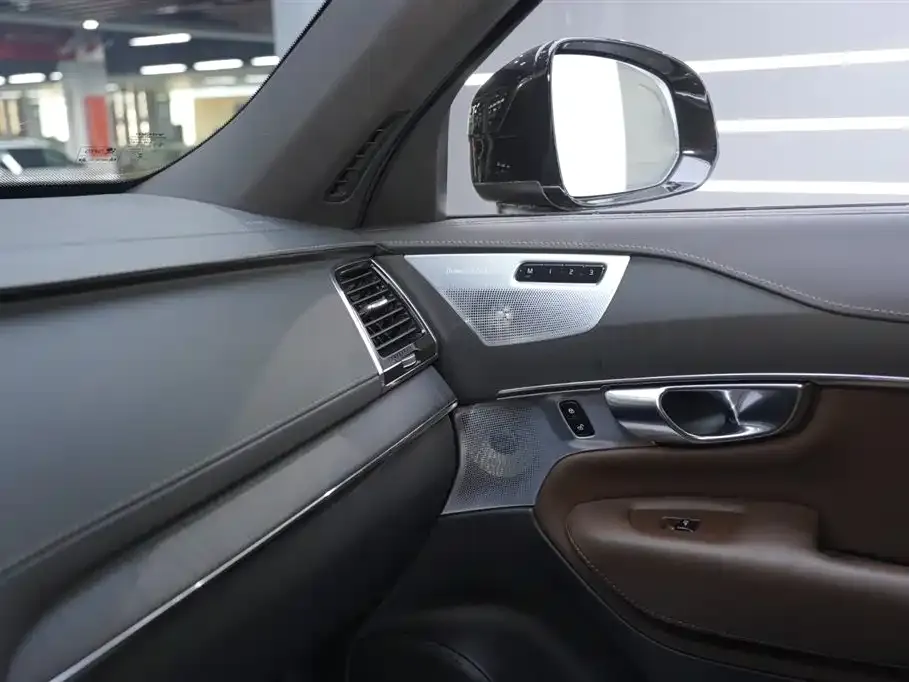 Volvo XC90 — фото 10