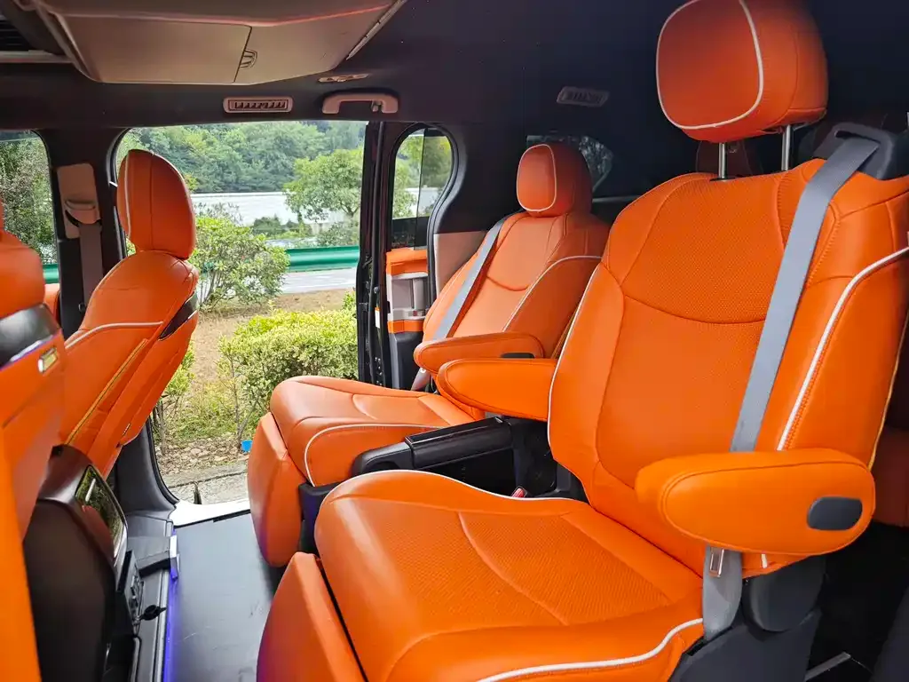 Toyota Granvia 2025 из CN, фото 10