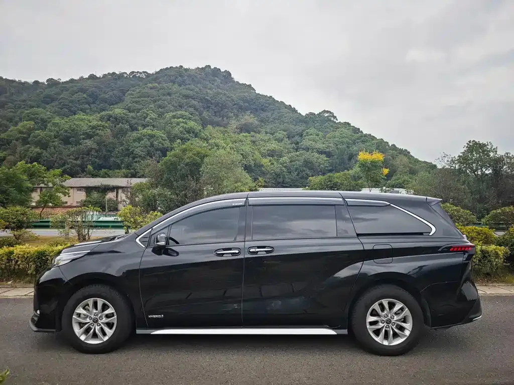 Toyota Granvia 2025 из CN, фото 4