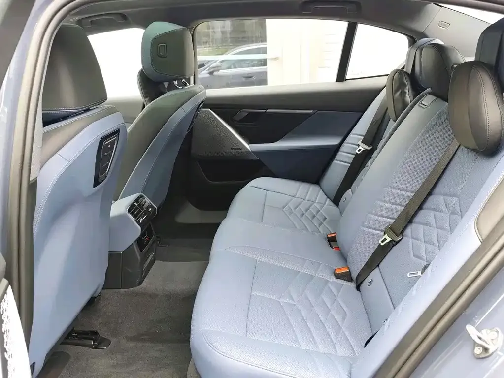 BMW i5 2024 из CN, фото 9