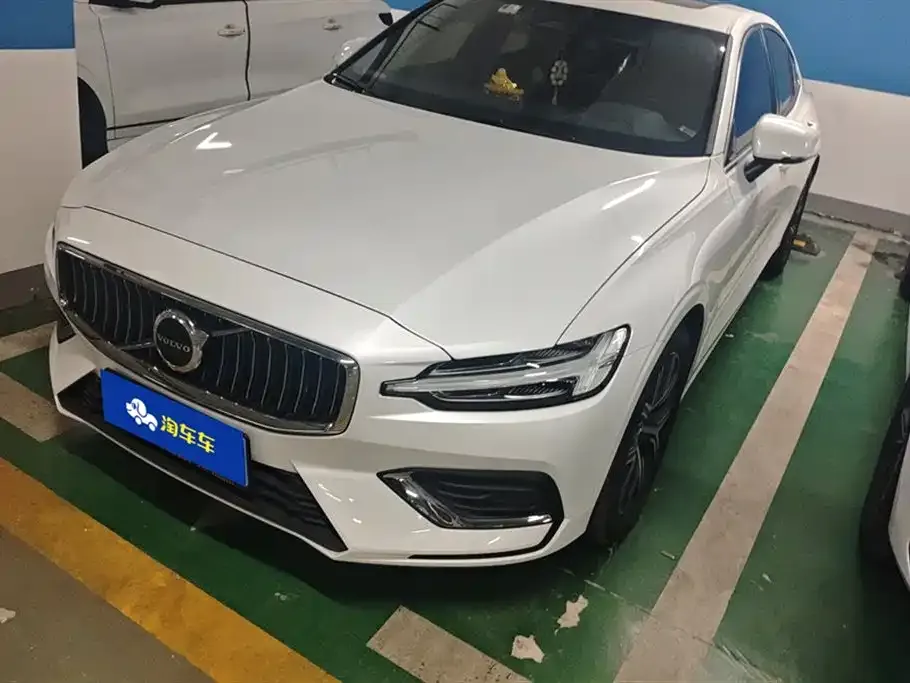 Volvo S60 2024 из CN, фото 1