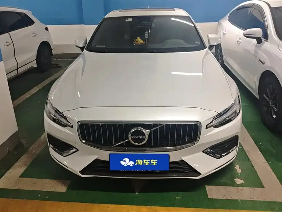 Volvo S60 2024 из CN, фото 2