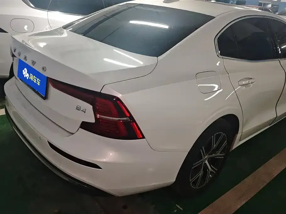 Volvo S60 2024 из CN, фото 3