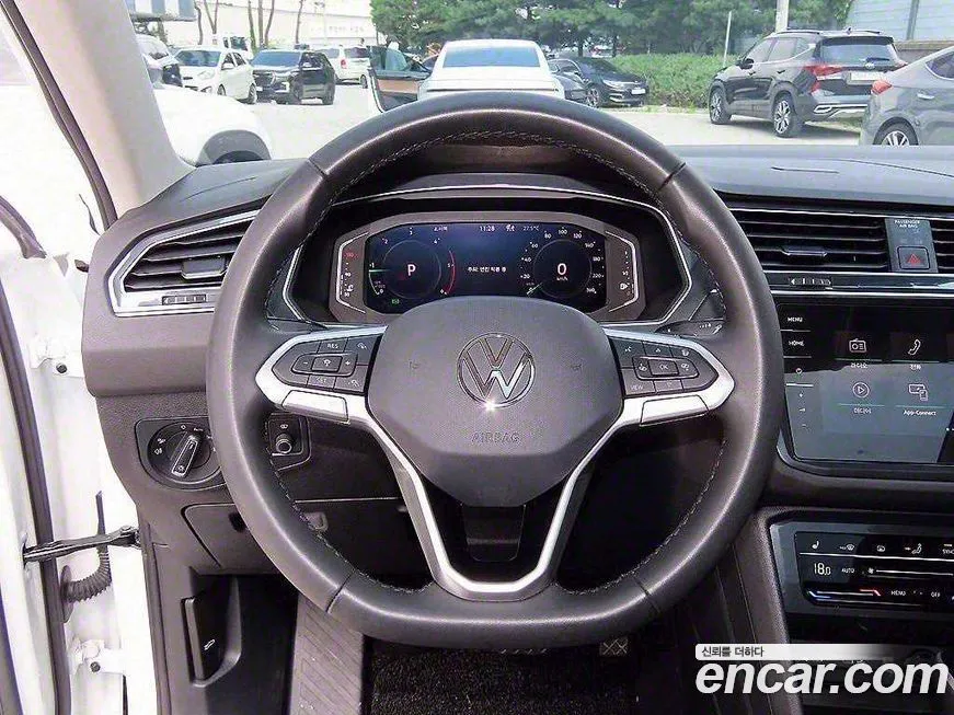 Volkswagen Tiguan — фото 8