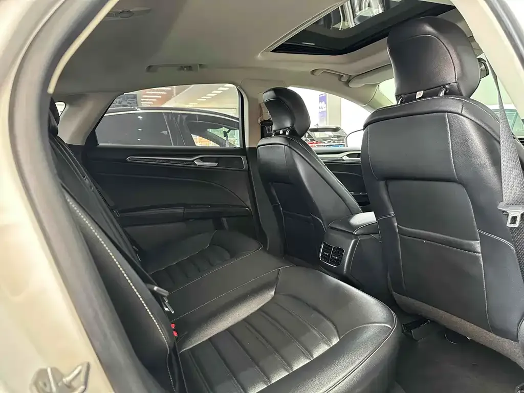 Ford Mondeo 2022 из CN, фото 9