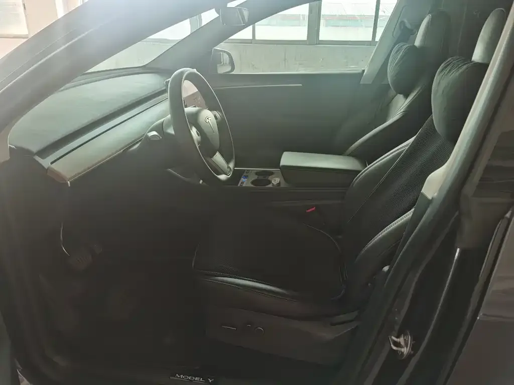 Tesla Model Y — фото 8