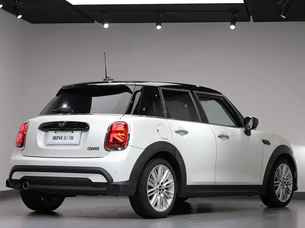MINI Cooper (3-door) 2023 из CN, фото 2
